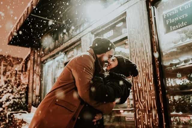 Don't show extreme gestures of affection in public