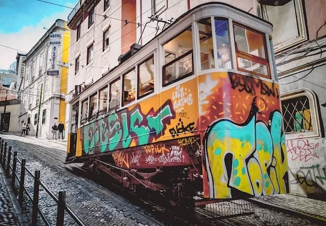 Is it legal to Graffiti in Lisbon